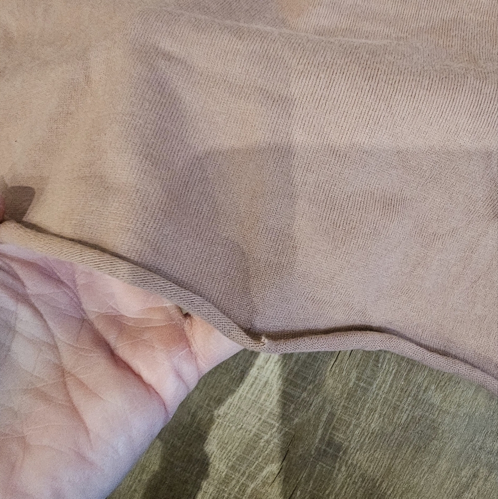 Uniqlo Dusty Rose Brand New condition sweater - Picture 3 of 4